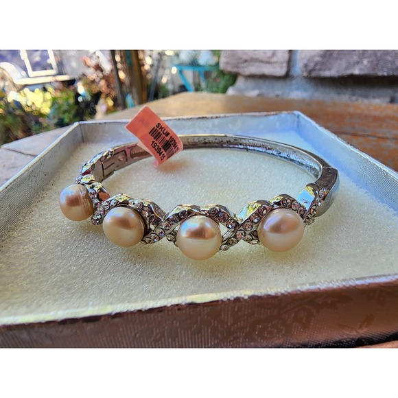 The Unbranded Brand Jewelry - Faux Pearl Rhinestone Hinged Bangle Bracelet Silver Tone w/ Box